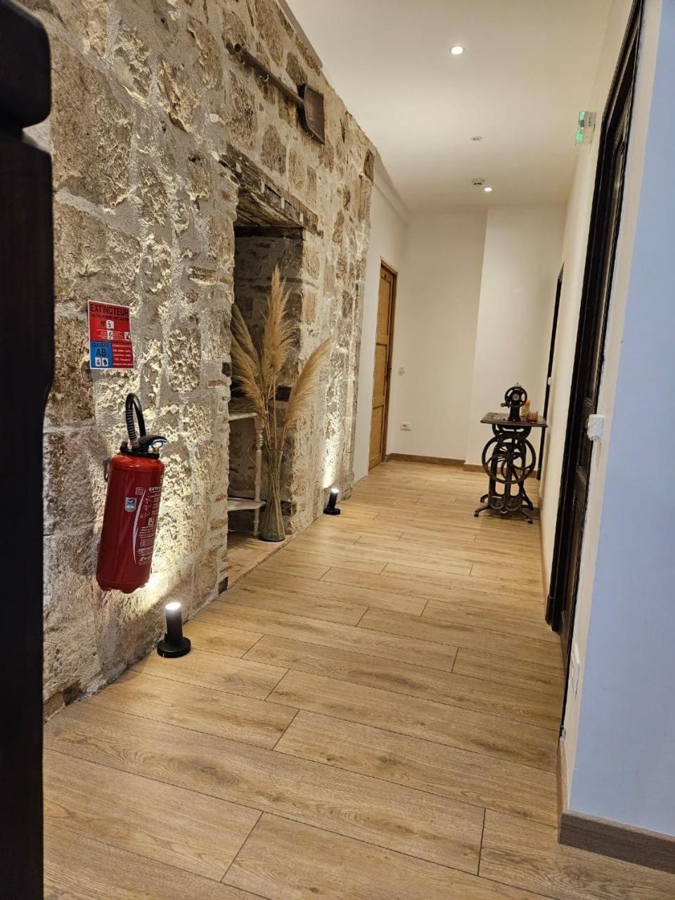 Le Beffroi Aparthotel Tournon-dʼAgenais Εξωτερικό φωτογραφία
