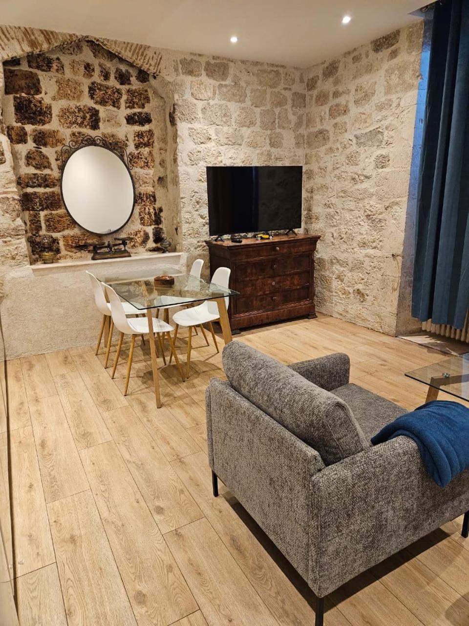 Le Beffroi Aparthotel Tournon-dʼAgenais Εξωτερικό φωτογραφία